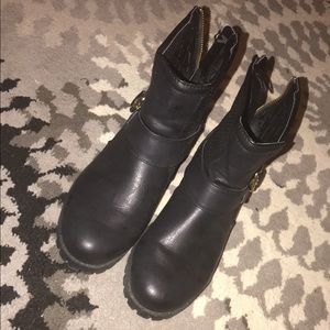 Forever 21 Low cut black bootie